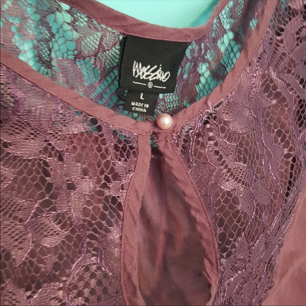 Plum lace detail tank!
